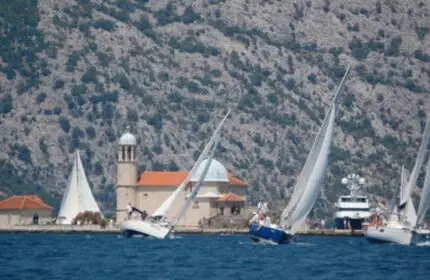 sailing boats racing with an island behind